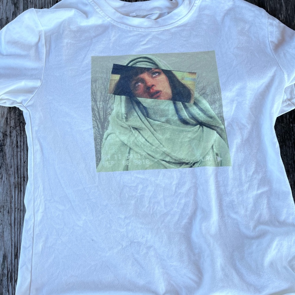 UMA THURMAN WHITE T SHIRT, image of her as a religious painting, size medium